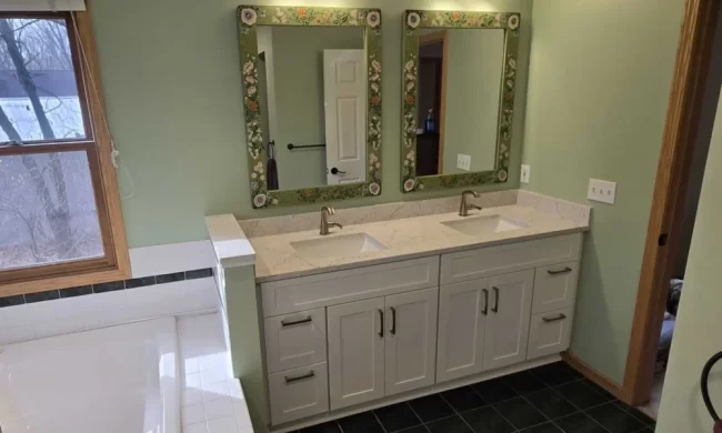 kalamazoo-primary-bath-double-vanity-after-update-1-aspect-ratio-1000-600